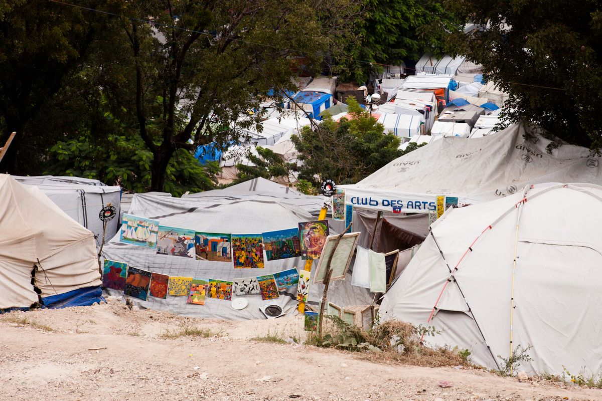 Un campement de tentes à Haïti