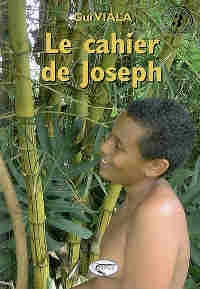 Couverture photographique. Un garçon torse nu dans un champ de cannes à sucre.