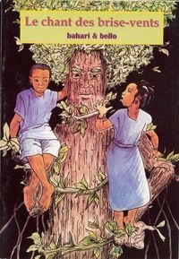 Une fille et un garçon noirs sont accrochés sur le tronc d'un arbre avec un visa