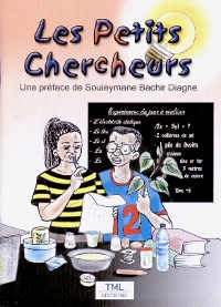 Deux élèves, un garçon et une fille, s'interrogent devant un tableau noir sur la façon dont ils vont réaliser une expérience de physique.