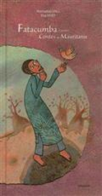 homme en vert, une colombe posée sur sa main, baobabs en arrière fond