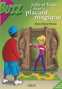 un garçon noir et une fille blonde ouvrent une armoire décorée de masques africa