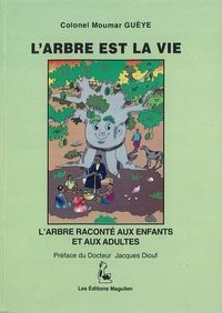 Le tronc d'un arbre qui a un visage humain. Autour, il y a des ges. Le cadre de 