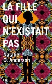 Une jeune fille noire qui tourne la tête sur un fond multicolore. 