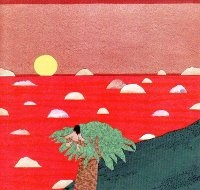 Un enfant grimpé dans un arbre regarde des îles émergées de la mer au soleil