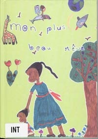 dessin d'enfant: une petite fille avec sa poupée, un arbre, des fleurs, une petite girafe...