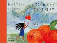 Une petite fille poursuit des oranges