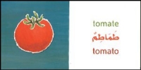 Une tomate se détache sur un fond bleu sur la page de gauche. A droite, le mot q