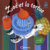 Sur une table il y a une tortue dont la carapace s'utilise comme une presse-agru