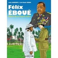 Félix Eboué est décoré par le général de Gaulle.