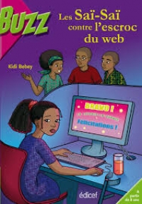 fille devant un ordinateur, trois autres jeunes en arrière plan