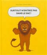 dessin de lion debout regardant le lecteur, sur fond jaune