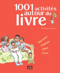 Une famille, installée sur un lit, lit un livre 