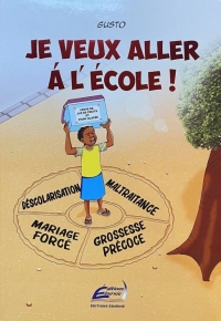 Un enfant brandissant un livre